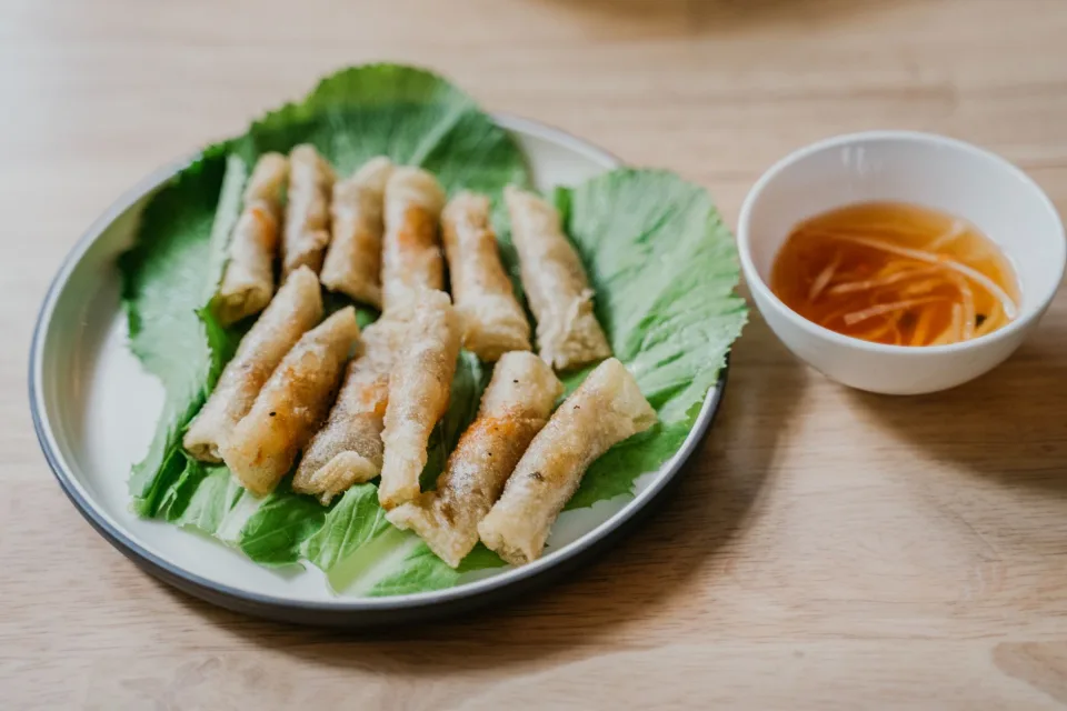 Hiên trước quán thoáng